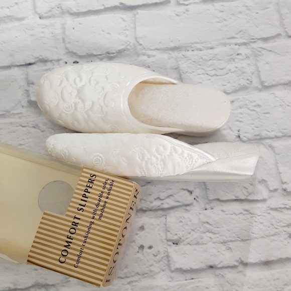 Isotoner collection quilted satin slippers - Picture 5 of 11